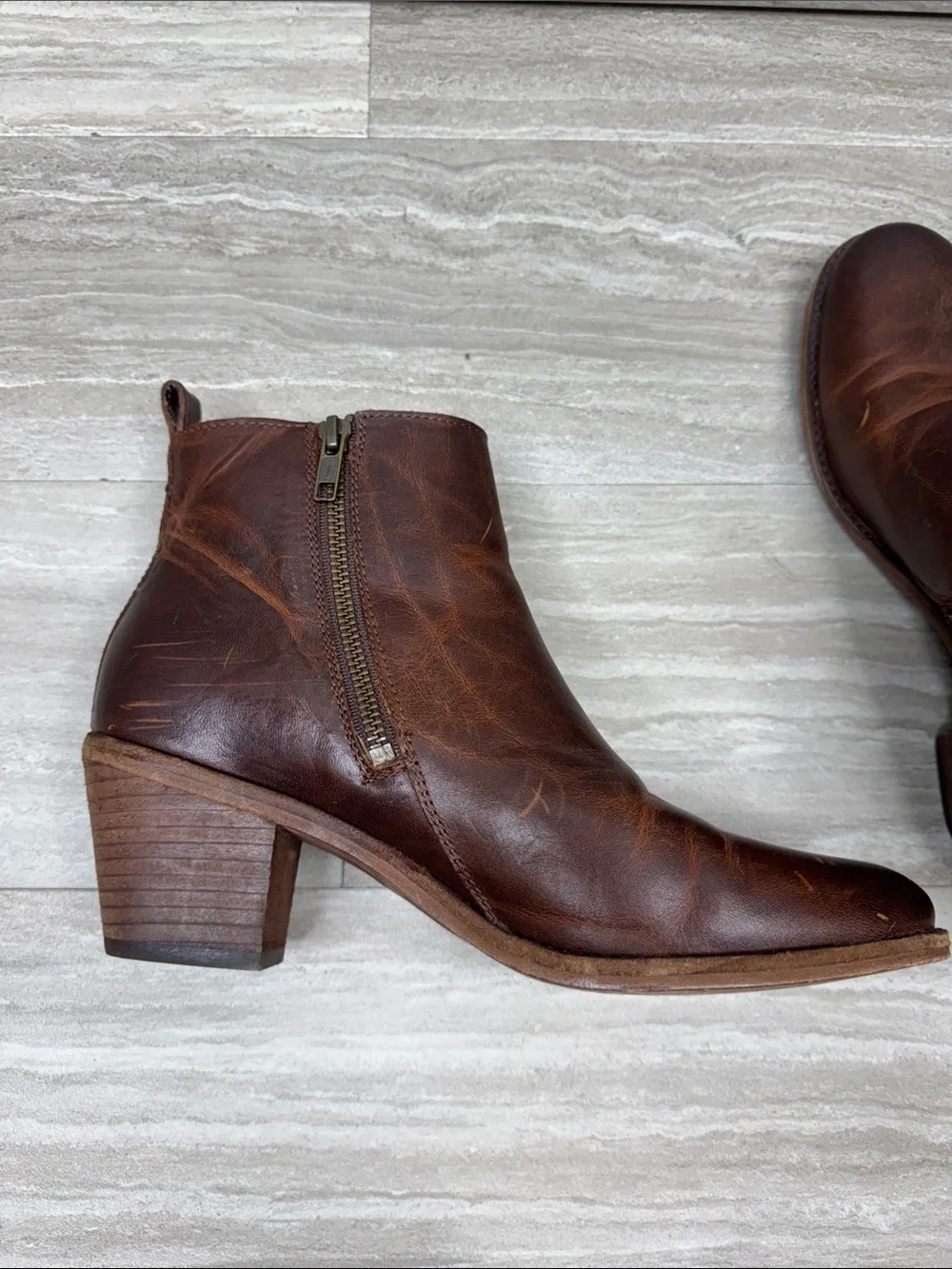 Frye Alton Chelsea Stacked Heel Brown Leather Ankle Booties Womens Size 9